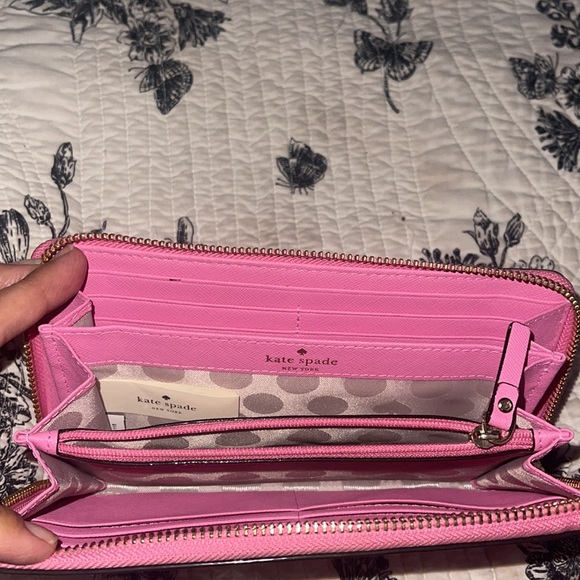 Beautiful flamingo color Kate Spade large zippered wallet strawberry collection - Picture 5 of 7